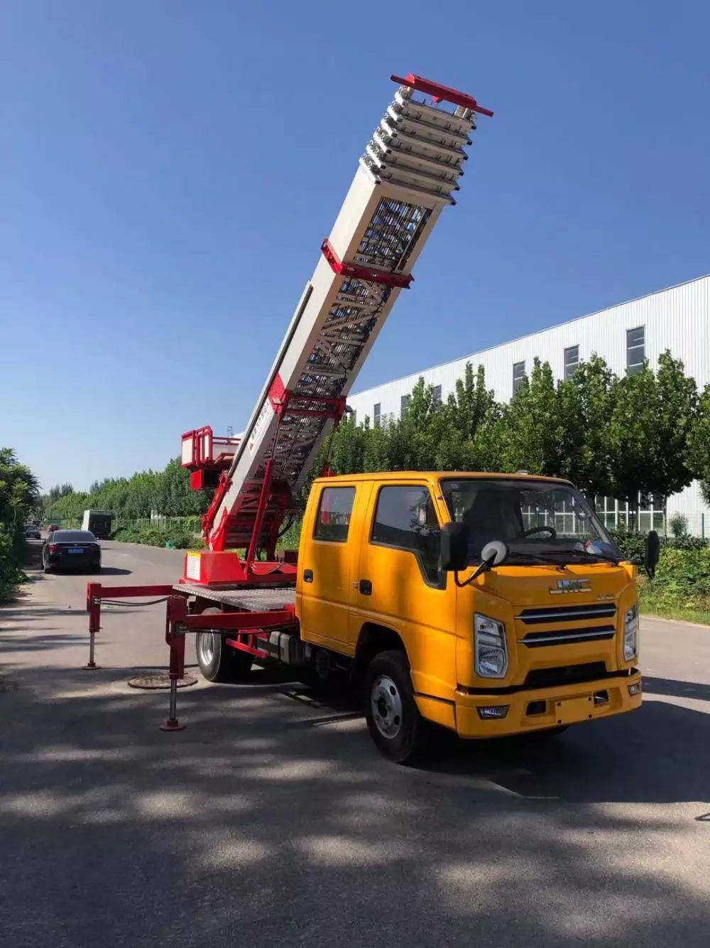 大埔附近的云梯车出租服务：轻松解决高空作业需求